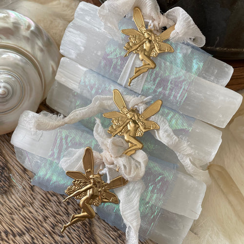 The Goddess’s Crystal: White Selenite (Elevate your Spirit)