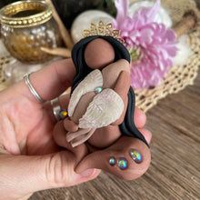Mama Goddess w/Angel baby: I honor my grief and allow myself to heal at my own pace~