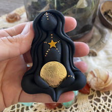 The Cosmic Earthly Goddess: I am connected to the earth, and it’s energy~