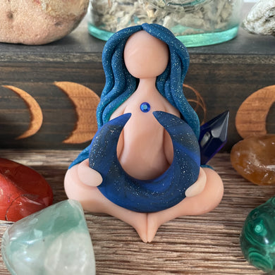 The Blue Moon Goddess: I embrace this rare opportunity for transformation and growth