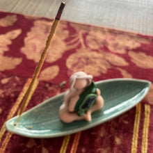 I take a gentle cue from the falling leaves, trusting that everything is falling into place🍃