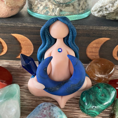 The Blue Moon Goddess: I embrace this rare opportunity for transformation and growth