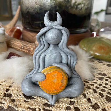 The Mystic Moon Maiden: I release what no longer serves me.