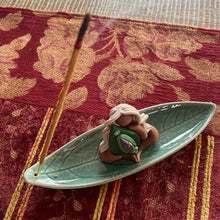 I take a gentle cue from the falling leaves, trusting that everything is falling into place🍃