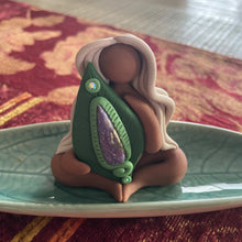 I take a gentle cue from the falling leaves, trusting that everything is falling into place🍃