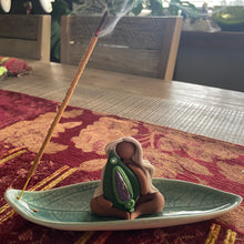 I take a gentle cue from the falling leaves, trusting that everything is falling into place🍃